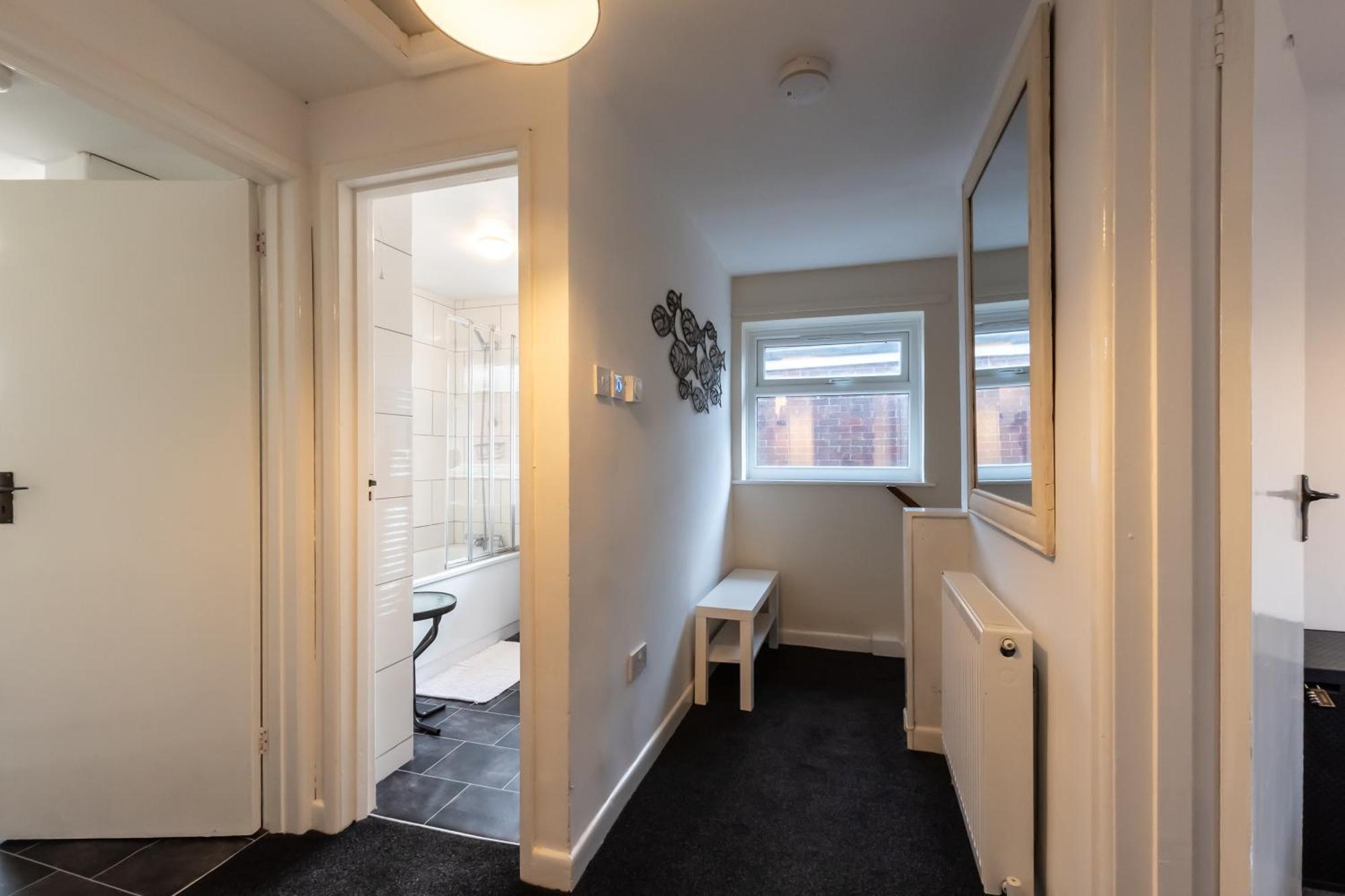 Appartement Modern Flat In Southampton, Sleeps 5, Free Off-road Parking, Close To Hospital, Cruise Terminal And Centre, Great For Contractors, Friends & Families *