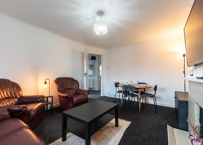 Central Modern Flat In Southampton, Sleeps 5, Free Off-Road Parking, Close To Hospital, Cruise Terminal And Centre, Great For Contractors, Friends & Families