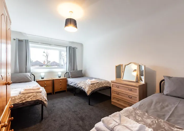 Central Modern Flat In Southampton, Sleeps 5, Free Off-Road Parking, Close To Hospital, Cruise Terminal And Centre, Great For Contractors, Friends & Families