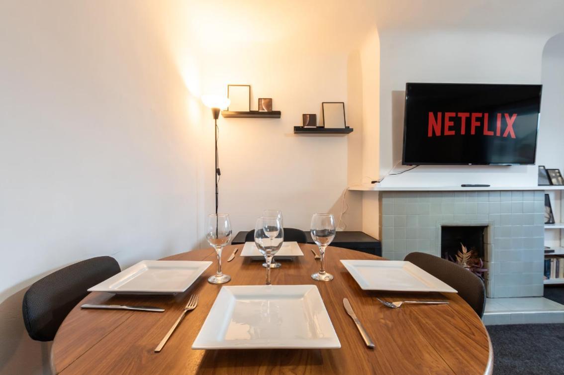 Apartment Modern Flat In Southampton, Sleeps 5, Free Off-road Parking, Close To Hospital, Cruise Terminal And Centre, Great For Contractors, Friends & Families *
